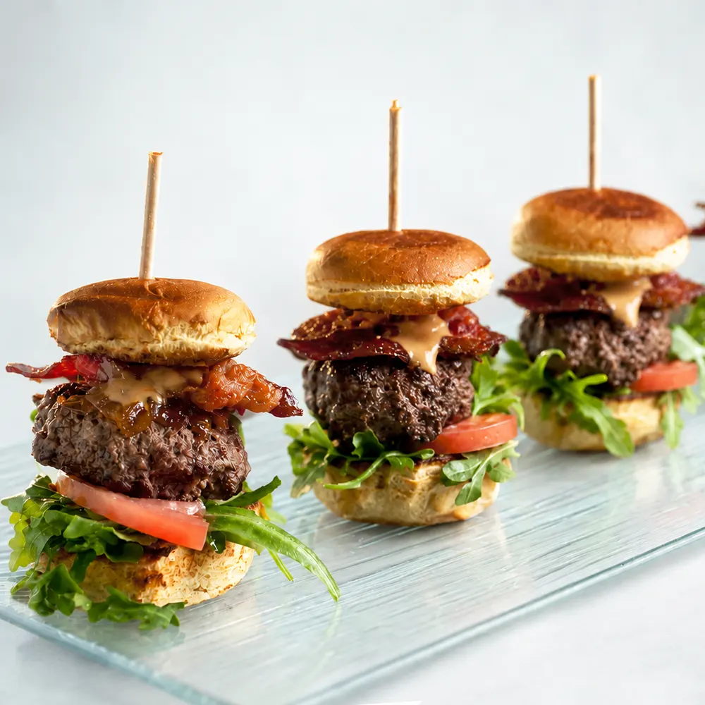 Mini hamburguesas de wagyu de Valumé Catering